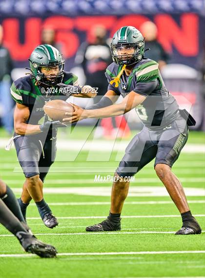 Thumbnail 3 in Iowa Colony vs. Randle (UIL 5A D2 Football Quarterfinal) photogallery.