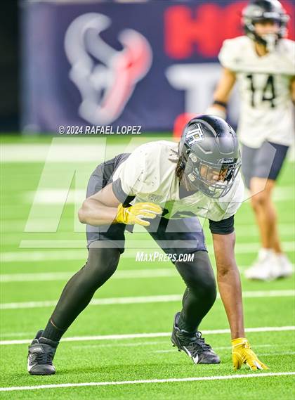 Thumbnail 3 in Iowa Colony vs. Randle (UIL 5A D2 Football Quarterfinal) photogallery.