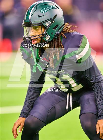 Thumbnail 1 in Iowa Colony vs. Randle (UIL 5A D2 Football Quarterfinal) photogallery.