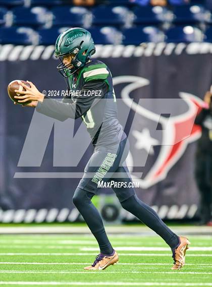 Thumbnail 2 in Iowa Colony vs. Randle (UIL 5A D2 Football Quarterfinal) photogallery.