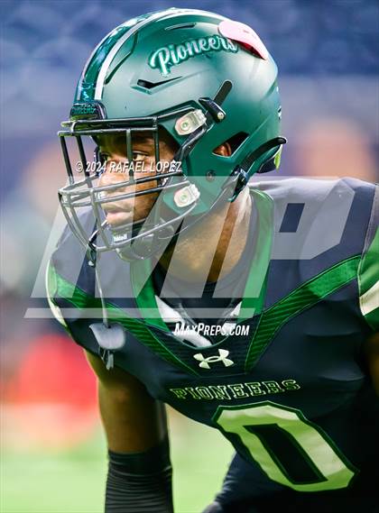 Thumbnail 3 in Iowa Colony vs. Randle (UIL 5A D2 Football Quarterfinal) photogallery.