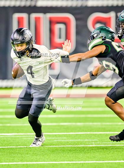 Thumbnail 3 in Iowa Colony vs. Randle (UIL 5A D2 Football Quarterfinal) photogallery.