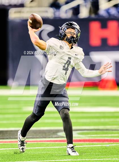 Thumbnail 1 in Iowa Colony vs. Randle (UIL 5A D2 Football Quarterfinal) photogallery.