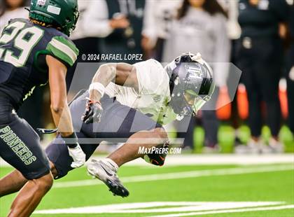 Thumbnail 1 in Iowa Colony vs. Randle (UIL 5A D2 Football Quarterfinal) photogallery.