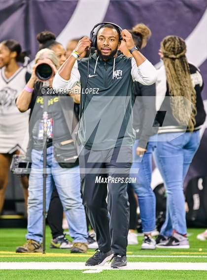Thumbnail 1 in Iowa Colony vs. Randle (UIL 5A D2 Football Quarterfinal) photogallery.