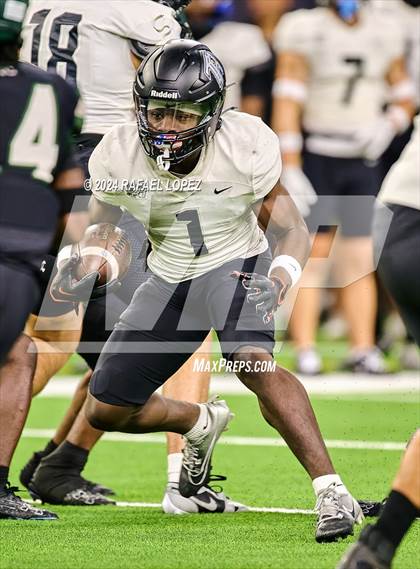 Thumbnail 1 in Iowa Colony vs. Randle (UIL 5A D2 Football Quarterfinal) photogallery.