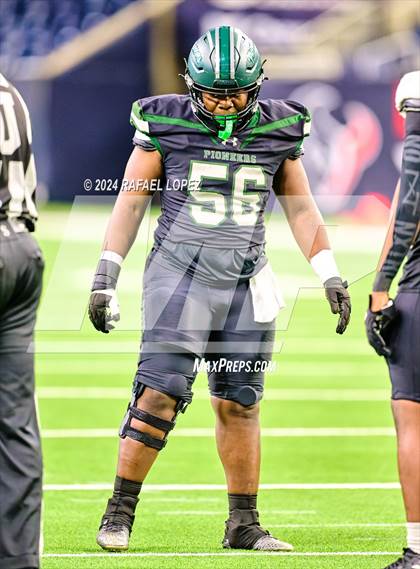 Thumbnail 3 in Iowa Colony vs. Randle (UIL 5A D2 Football Quarterfinal) photogallery.