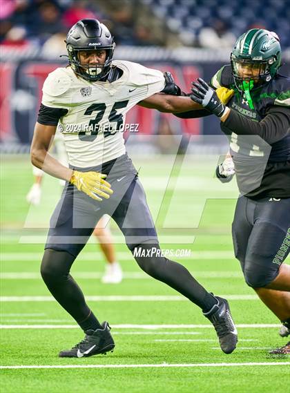 Thumbnail 1 in Iowa Colony vs. Randle (UIL 5A D2 Football Quarterfinal) photogallery.