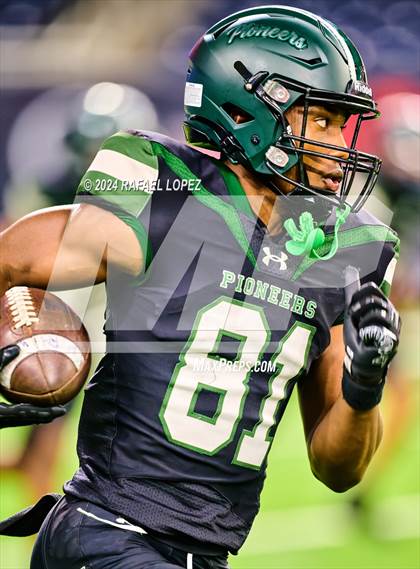 Thumbnail 3 in Iowa Colony vs. Randle (UIL 5A D2 Football Quarterfinal) photogallery.