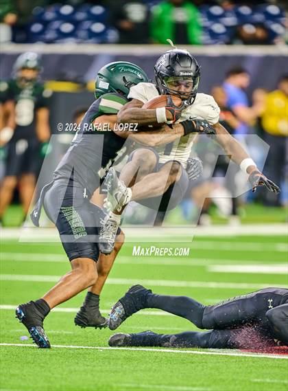 Thumbnail 1 in Iowa Colony vs. Randle (UIL 5A D2 Football Quarterfinal) photogallery.