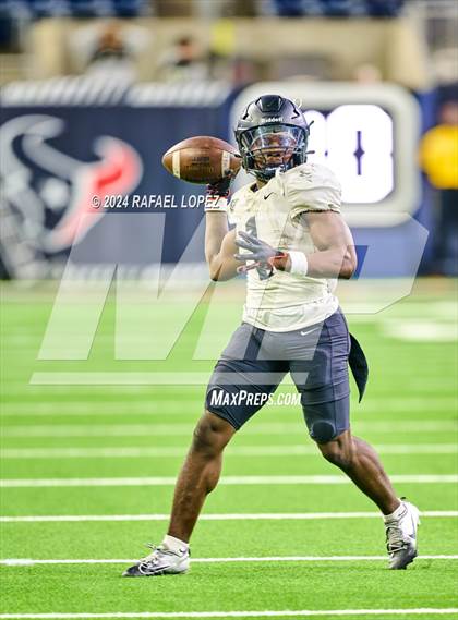 Thumbnail 1 in Iowa Colony vs. Randle (UIL 5A D2 Football Quarterfinal) photogallery.