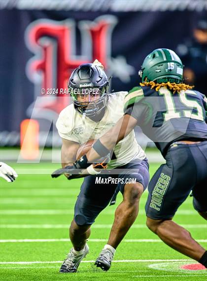 Thumbnail 3 in Iowa Colony vs. Randle (UIL 5A D2 Football Quarterfinal) photogallery.