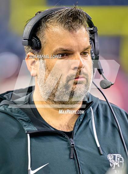 Thumbnail 2 in Iowa Colony vs. Randle (UIL 5A D2 Football Quarterfinal) photogallery.