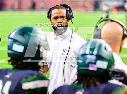 Thumbnail 1 in Iowa Colony vs. Randle (UIL 5A D2 Football Quarterfinal) photogallery.