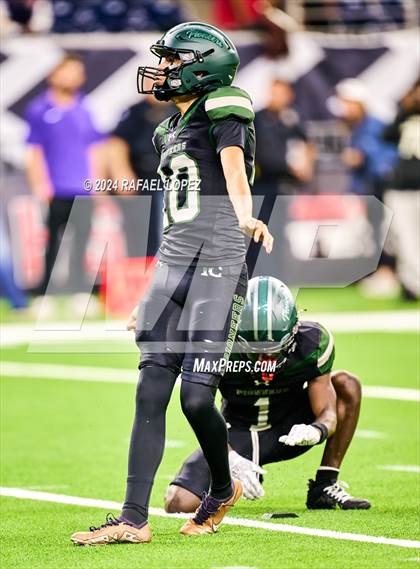 Thumbnail 1 in Iowa Colony vs. Randle (UIL 5A D2 Football Quarterfinal) photogallery.