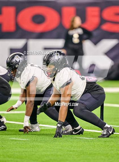 Thumbnail 1 in Iowa Colony vs. Randle (UIL 5A D2 Football Quarterfinal) photogallery.