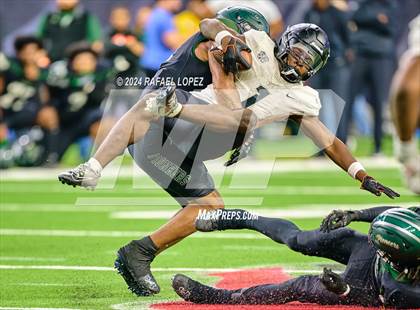Thumbnail 1 in Iowa Colony vs. Randle (UIL 5A D2 Football Quarterfinal) photogallery.