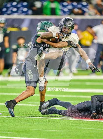 Thumbnail 2 in Iowa Colony vs. Randle (UIL 5A D2 Football Quarterfinal) photogallery.