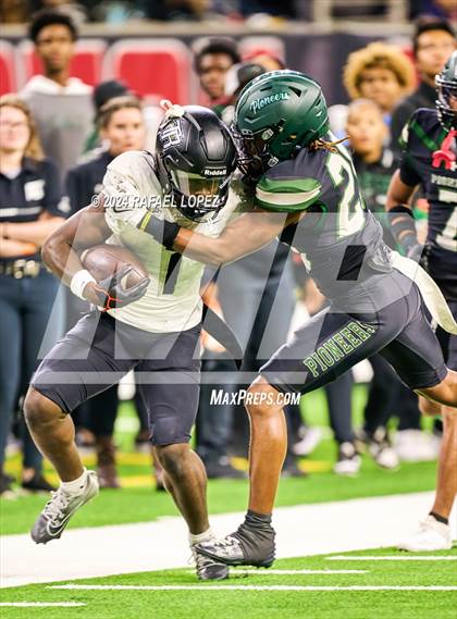 Thumbnail 1 in Iowa Colony vs. Randle (UIL 5A D2 Football Quarterfinal) photogallery.