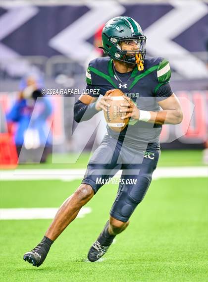 Thumbnail 3 in Iowa Colony vs. Randle (UIL 5A D2 Football Quarterfinal) photogallery.