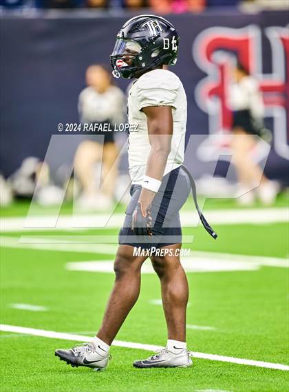 Thumbnail 2 in Iowa Colony vs. Randle (UIL 5A D2 Football Quarterfinal) photogallery.