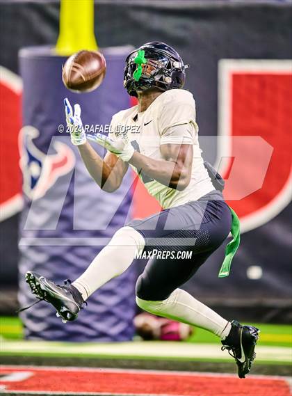 Thumbnail 3 in Iowa Colony vs. Randle (UIL 5A D2 Football Quarterfinal) photogallery.