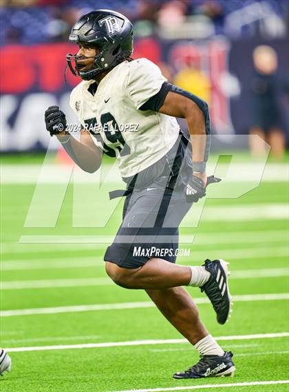 Thumbnail 3 in Iowa Colony vs. Randle (UIL 5A D2 Football Quarterfinal) photogallery.