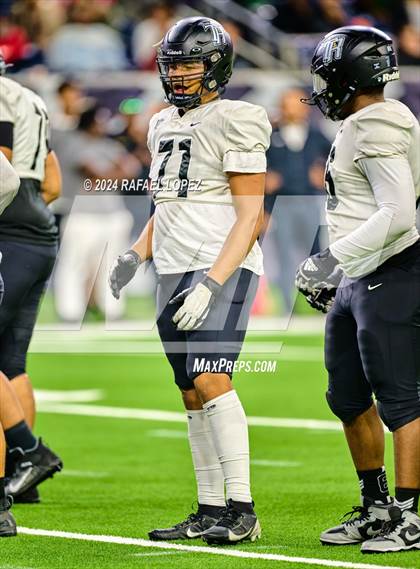Thumbnail 2 in Iowa Colony vs. Randle (UIL 5A D2 Football Quarterfinal) photogallery.
