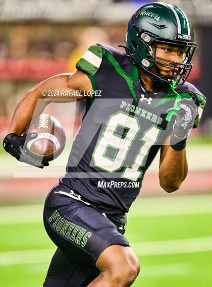 Thumbnail 1 in Iowa Colony vs. Randle (UIL 5A D2 Football Quarterfinal) photogallery.