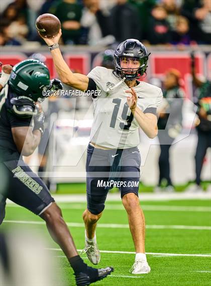 Thumbnail 2 in Iowa Colony vs. Randle (UIL 5A D2 Football Quarterfinal) photogallery.