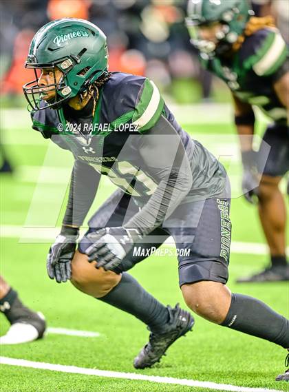 Thumbnail 2 in Iowa Colony vs. Randle (UIL 5A D2 Football Quarterfinal) photogallery.