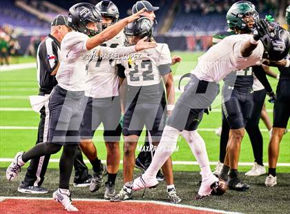 Thumbnail 3 in Iowa Colony vs. Randle (UIL 5A D2 Football Quarterfinal) photogallery.