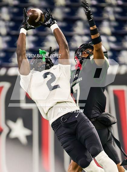 Thumbnail 3 in Iowa Colony vs. Randle (UIL 5A D2 Football Quarterfinal) photogallery.
