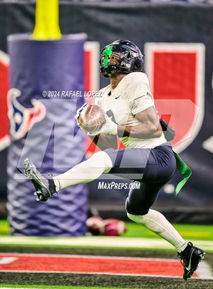 Thumbnail 2 in Iowa Colony vs. Randle (UIL 5A D2 Football Quarterfinal) photogallery.