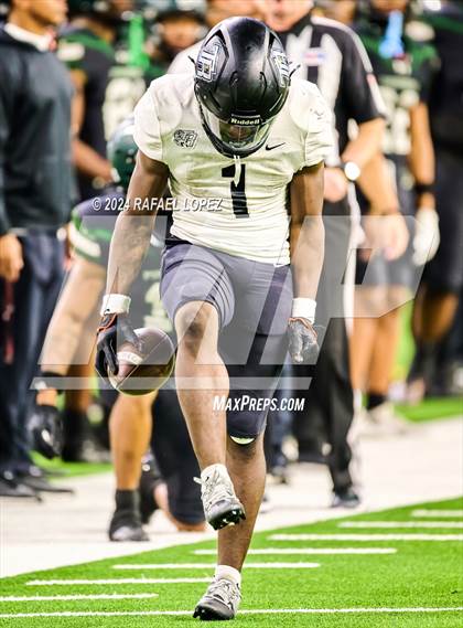Thumbnail 3 in Iowa Colony vs. Randle (UIL 5A D2 Football Quarterfinal) photogallery.