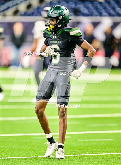 Thumbnail 2 in Iowa Colony vs. Randle (UIL 5A D2 Football Quarterfinal) photogallery.