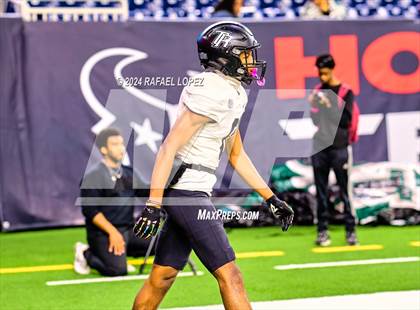 Thumbnail 2 in Iowa Colony vs. Randle (UIL 5A D2 Football Quarterfinal) photogallery.