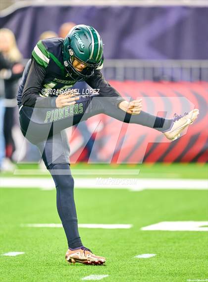 Thumbnail 2 in Iowa Colony vs. Randle (UIL 5A D2 Football Quarterfinal) photogallery.