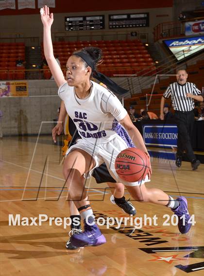 Thumbnail 2 in Del Oro vs Sacramento (CIF SJS D2 Playoff) photogallery.