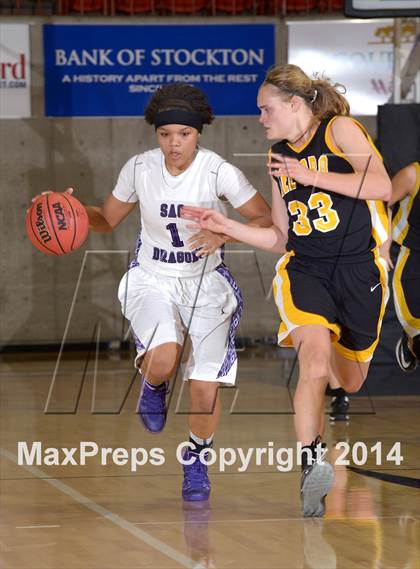 Thumbnail 2 in Del Oro vs Sacramento (CIF SJS D2 Playoff) photogallery.