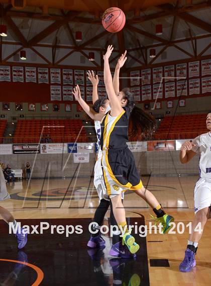 Thumbnail 2 in Del Oro vs Sacramento (CIF SJS D2 Playoff) photogallery.