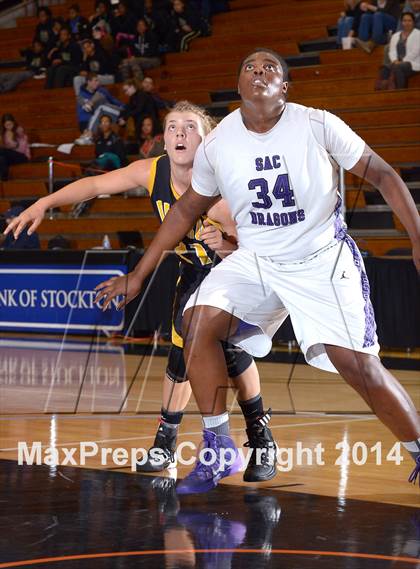 Thumbnail 2 in Del Oro vs Sacramento (CIF SJS D2 Playoff) photogallery.