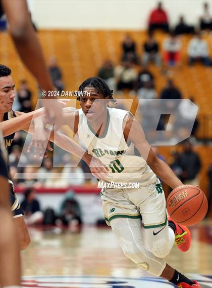 Thumbnail 2 in Notre Dame vs. Norte Dame Catholic (CIAC Division I Semifinal) photogallery.