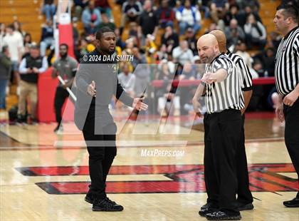 Thumbnail 2 in Notre Dame vs. Norte Dame Catholic (CIAC Division I Semifinal) photogallery.
