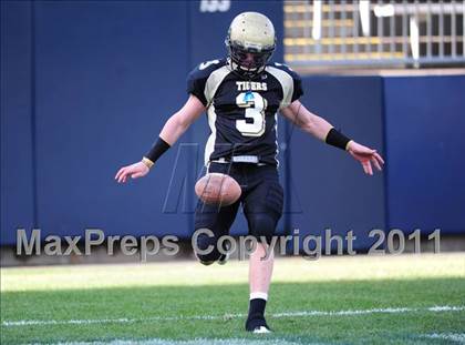 Thumbnail 1 in New Canaan vs. Hand (CIAC Class L Final) photogallery.