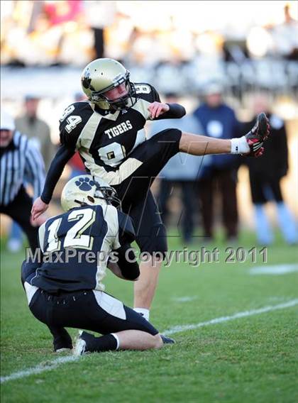 Thumbnail 3 in New Canaan vs. Hand (CIAC Class L Final) photogallery.