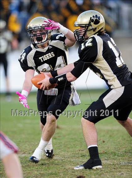 Thumbnail 2 in New Canaan vs. Hand (CIAC Class L Final) photogallery.