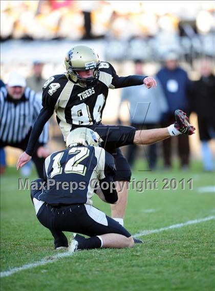 Thumbnail 2 in New Canaan vs. Hand (CIAC Class L Final) photogallery.