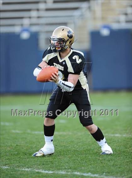 Thumbnail 2 in New Canaan vs. Hand (CIAC Class L Final) photogallery.