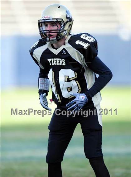 Thumbnail 2 in New Canaan vs. Hand (CIAC Class L Final) photogallery.